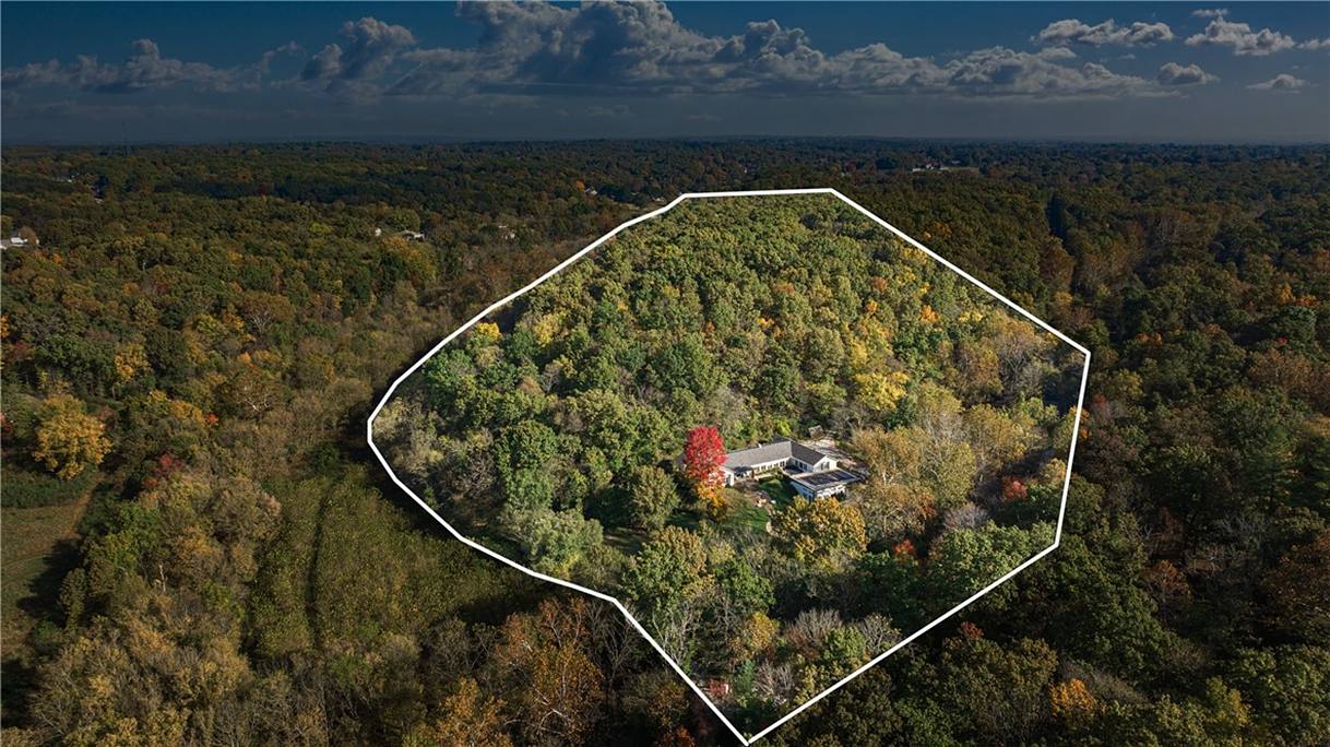 The StayInnOZ estate in early fall, LPGA tournament week